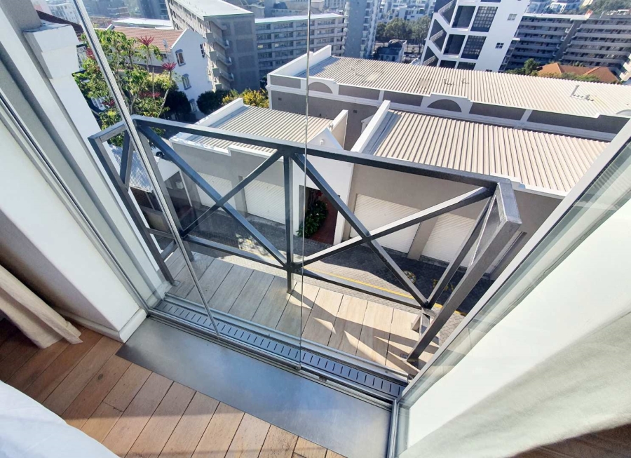 To Let 2 Bedroom Property for Rent in Green Point Western Cape